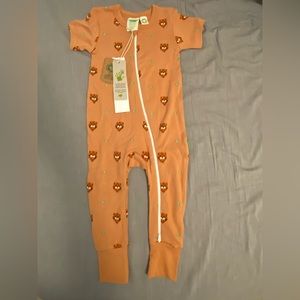 NWT Parade Organic Short Sleeve Zip Romper. Size 12-18 Months